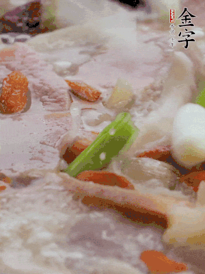 最后下枸杞、蒜白。