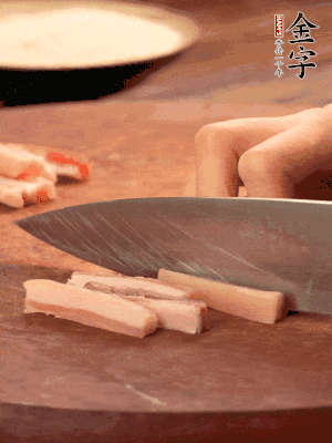 金字淡咸肉切丁。