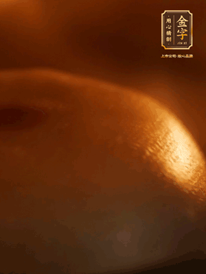 烤箱預(yù)熱至170℃，月餅放在中下層，烤18分鐘左右